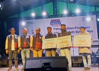 Dua Nasabah Dapat Mobil Usai Jadi Pemenang Hadiah Simpedes BRI Cabang Ruteng