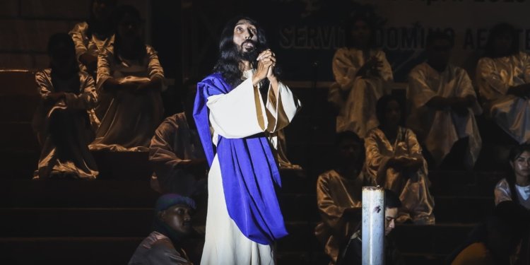 Ikuti Prosesi Jalan Salib, Wakil Gubernur NTT Ajak Umat Maknai Teladan dan Pengorbanan Hidup Yesus