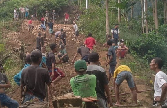 Umat Stasi Wae Ruek Gotong Royong Galang Dana Pembangunan Kapela di Kampung Ojang