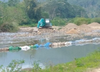 Kontraktor Proyek Jalan Bernilai Puluhan Miliar Rupiah di Manggarai Timur Tambang Pasir dan Batu Ilegal di Sungai