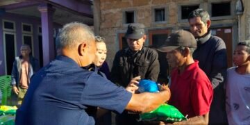Lewat NasDem Peduli, Julie Laiskodat Salurkan Bantuan Sembako dan Obat di Manggarai